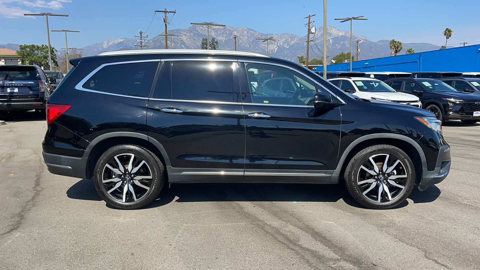 2019 Honda Pilot Touring 8-Passenger 2