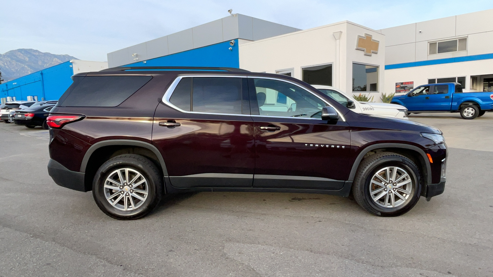 2022 Chevrolet Traverse LT Leather 2