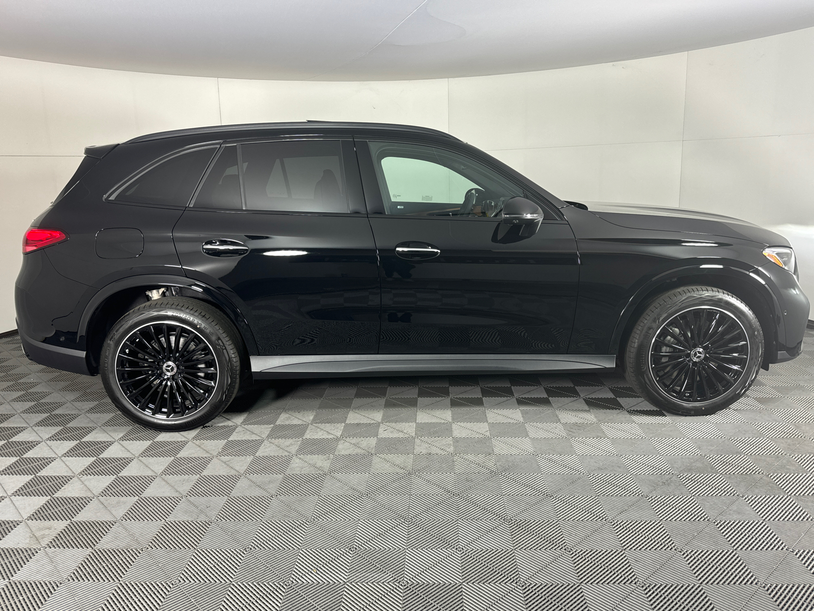 2024 Mercedes-Benz GLC GLC 300 2