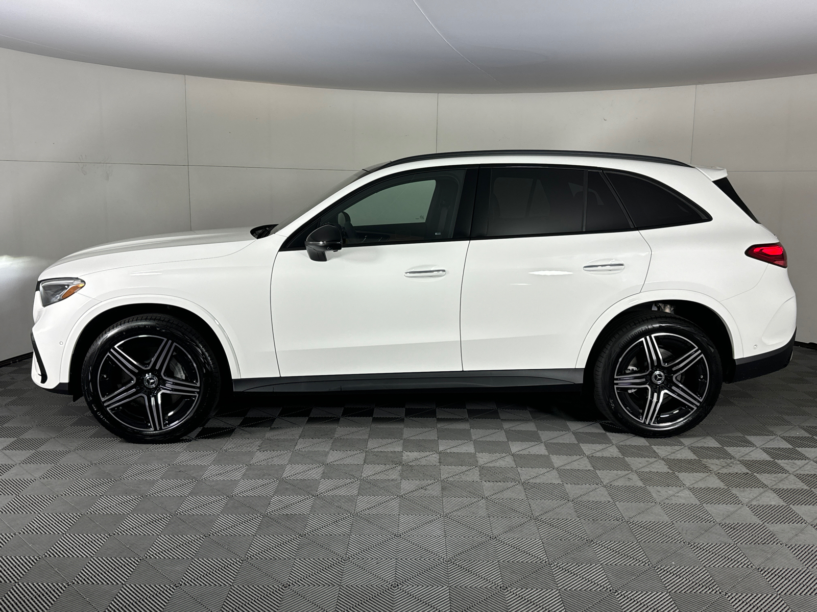 2024 Mercedes-Benz GLC GLC 300 6