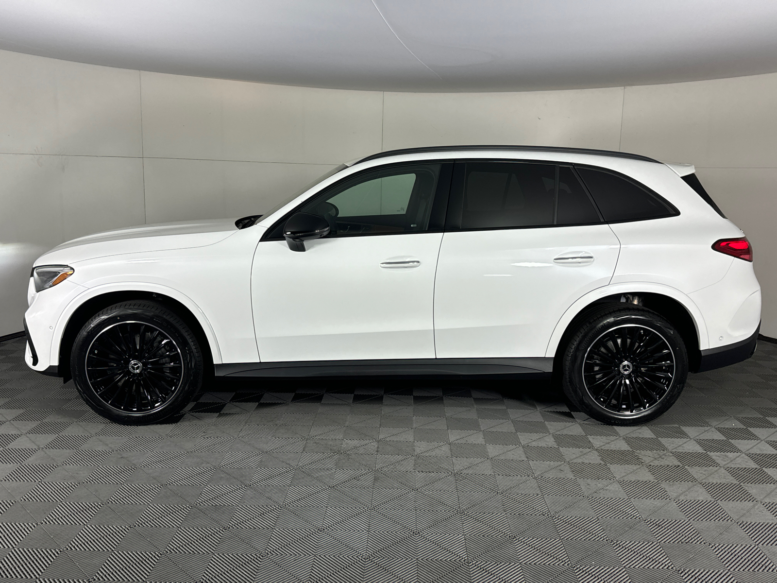 2024 Mercedes-Benz GLC GLC 300 6