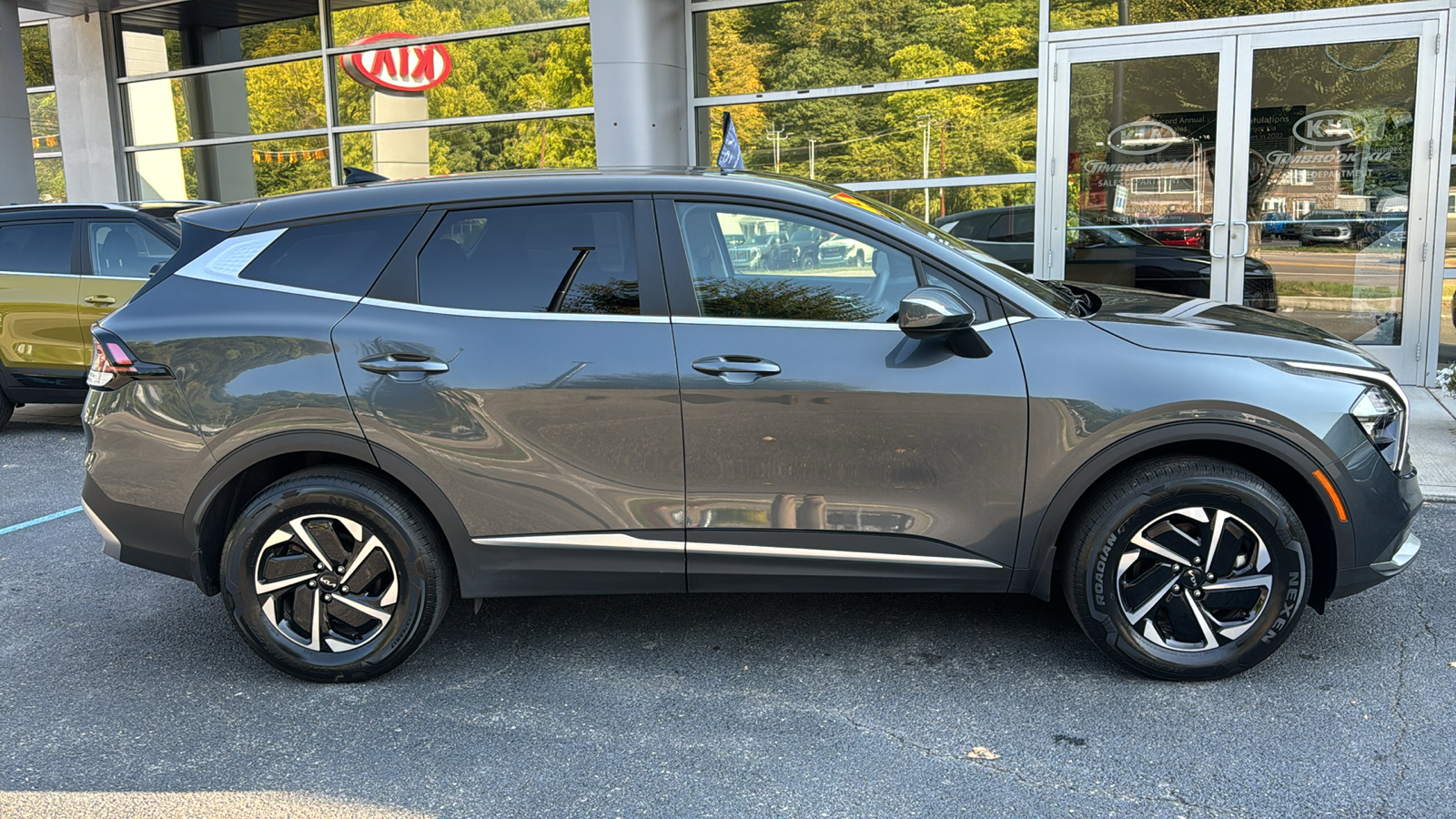 2023 Kia Sportage Hybrid LX 2