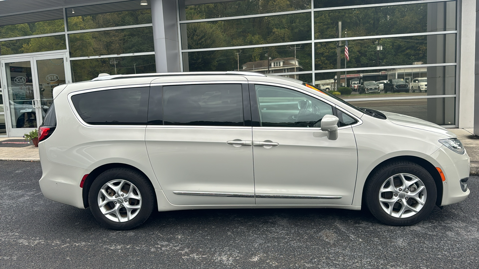 2020 Chrysler Pacifica Touring L Plus 2