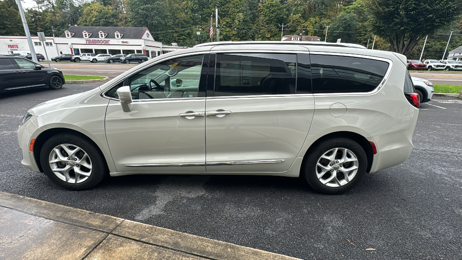 2020 Chrysler Pacifica Touring L Plus 6