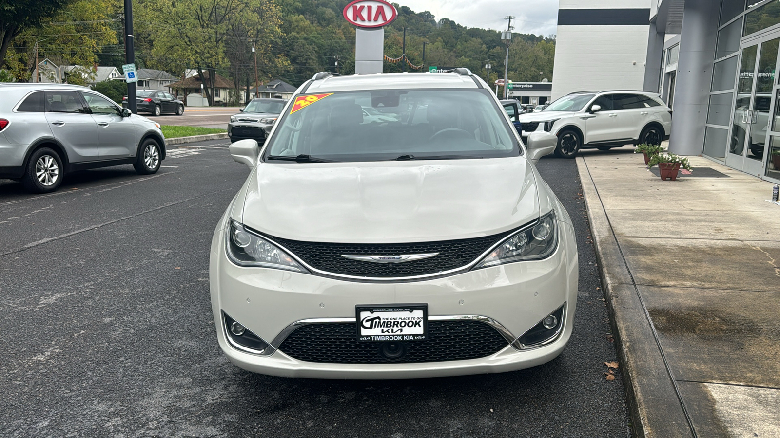 2020 Chrysler Pacifica Touring L Plus 8