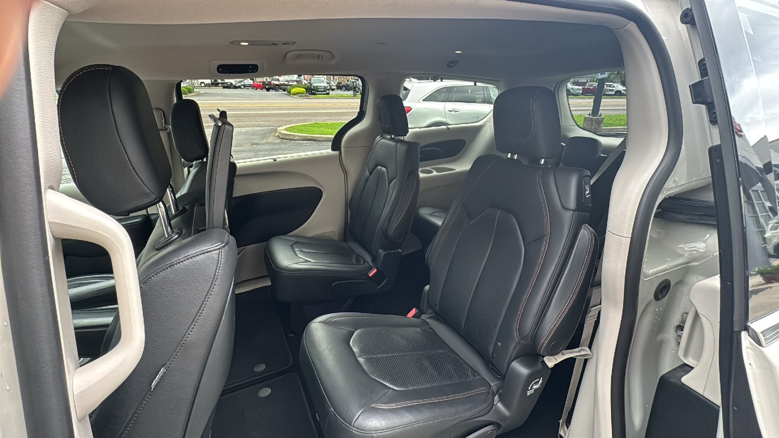 2020 Chrysler Pacifica Touring L Plus 32