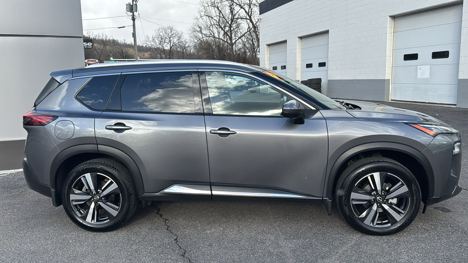 2023 Nissan Rogue SL 2