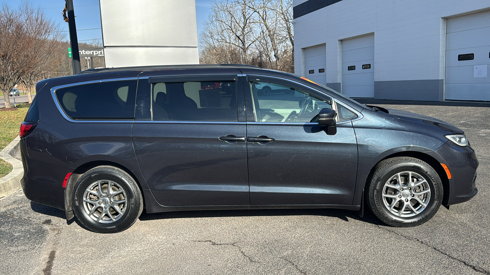 2021 Chrysler Pacifica Touring 2