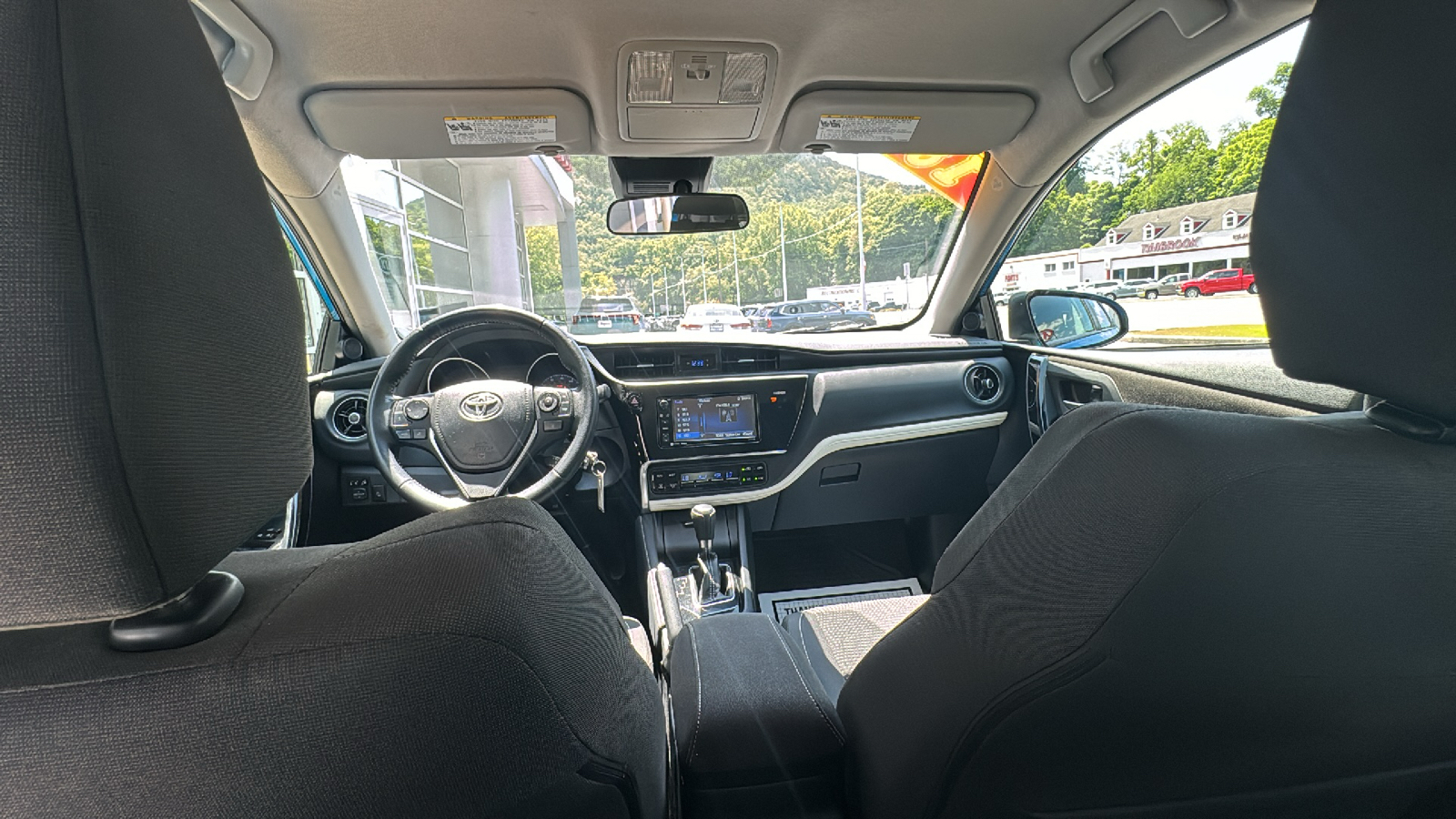 2018 Toyota Corolla iM Base 17