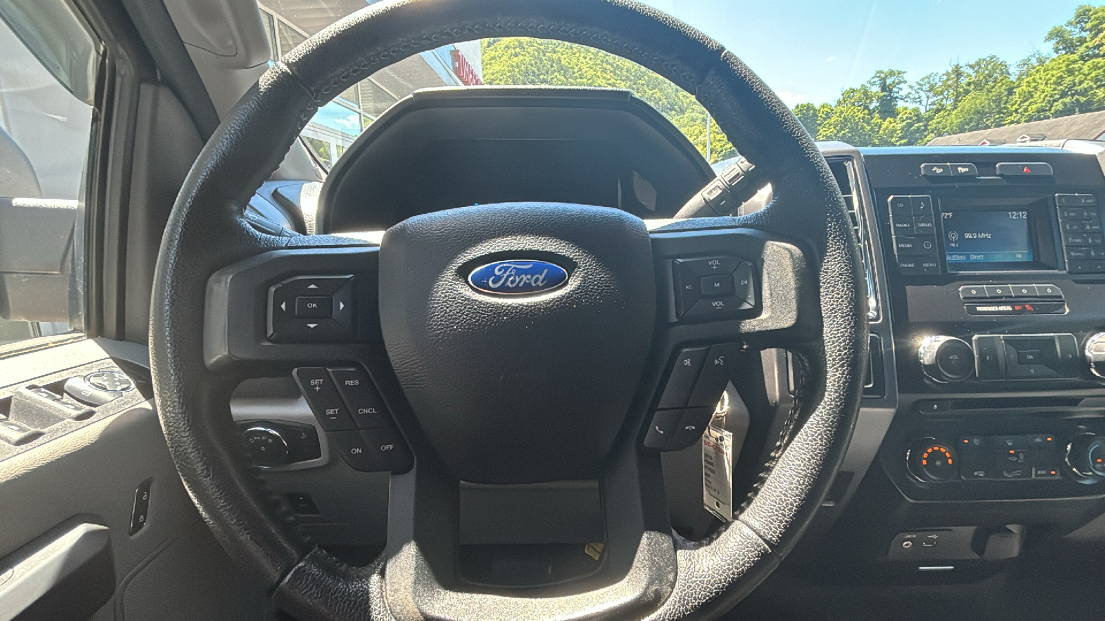 2015 Ford F-150  28