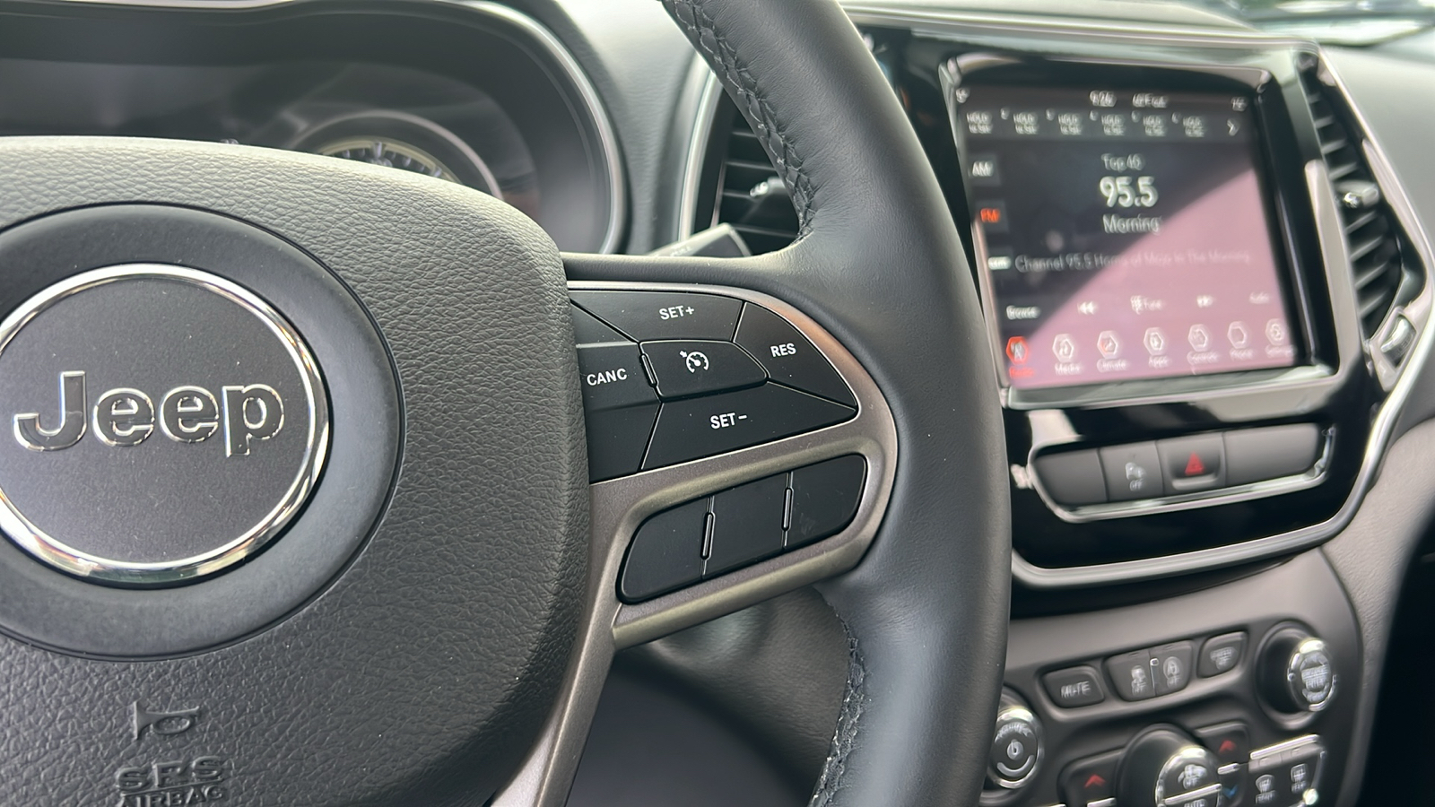 2019 Jeep Cherokee Limited 32