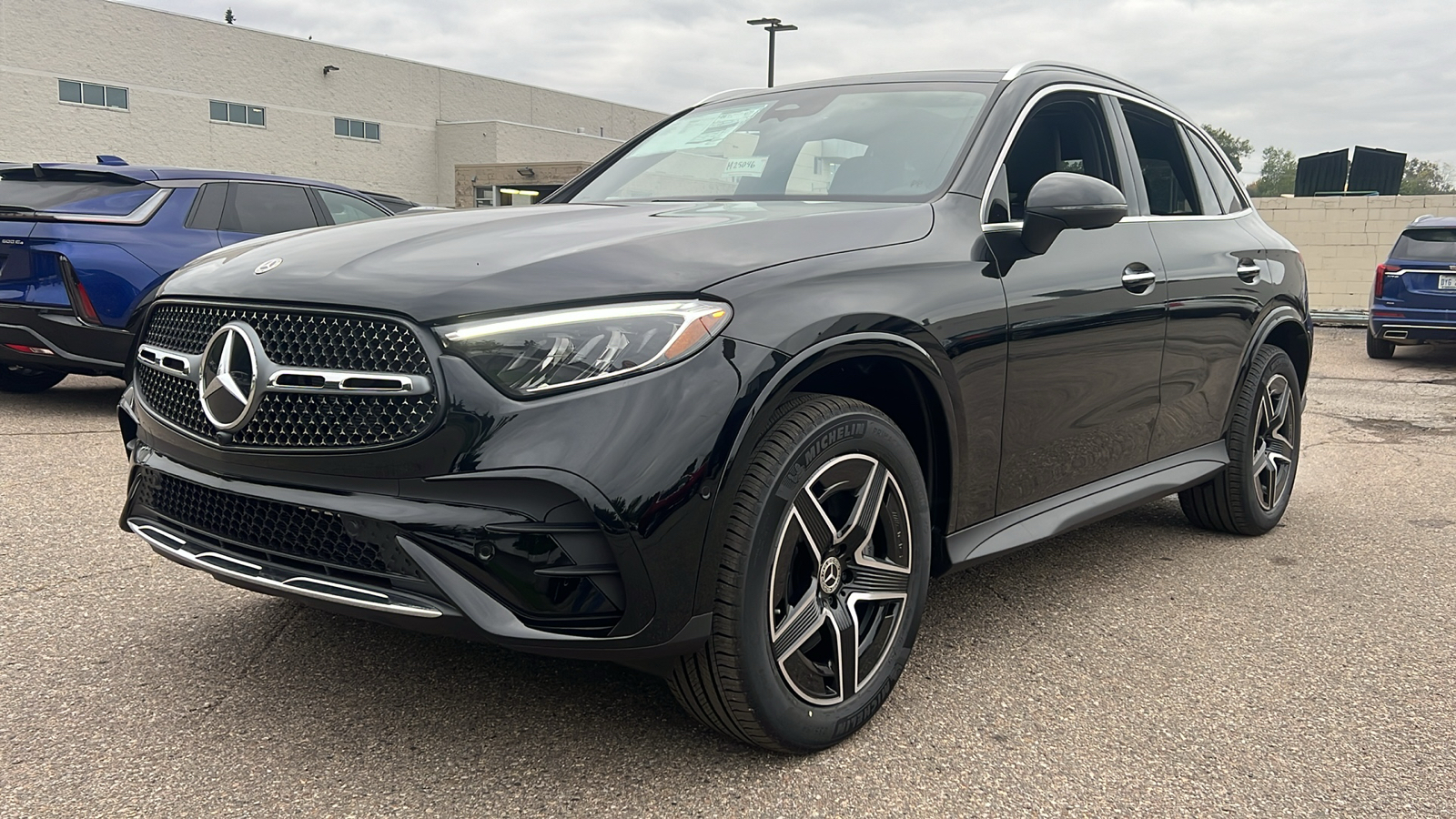 2025 Mercedes-Benz GLC GLC 300 8