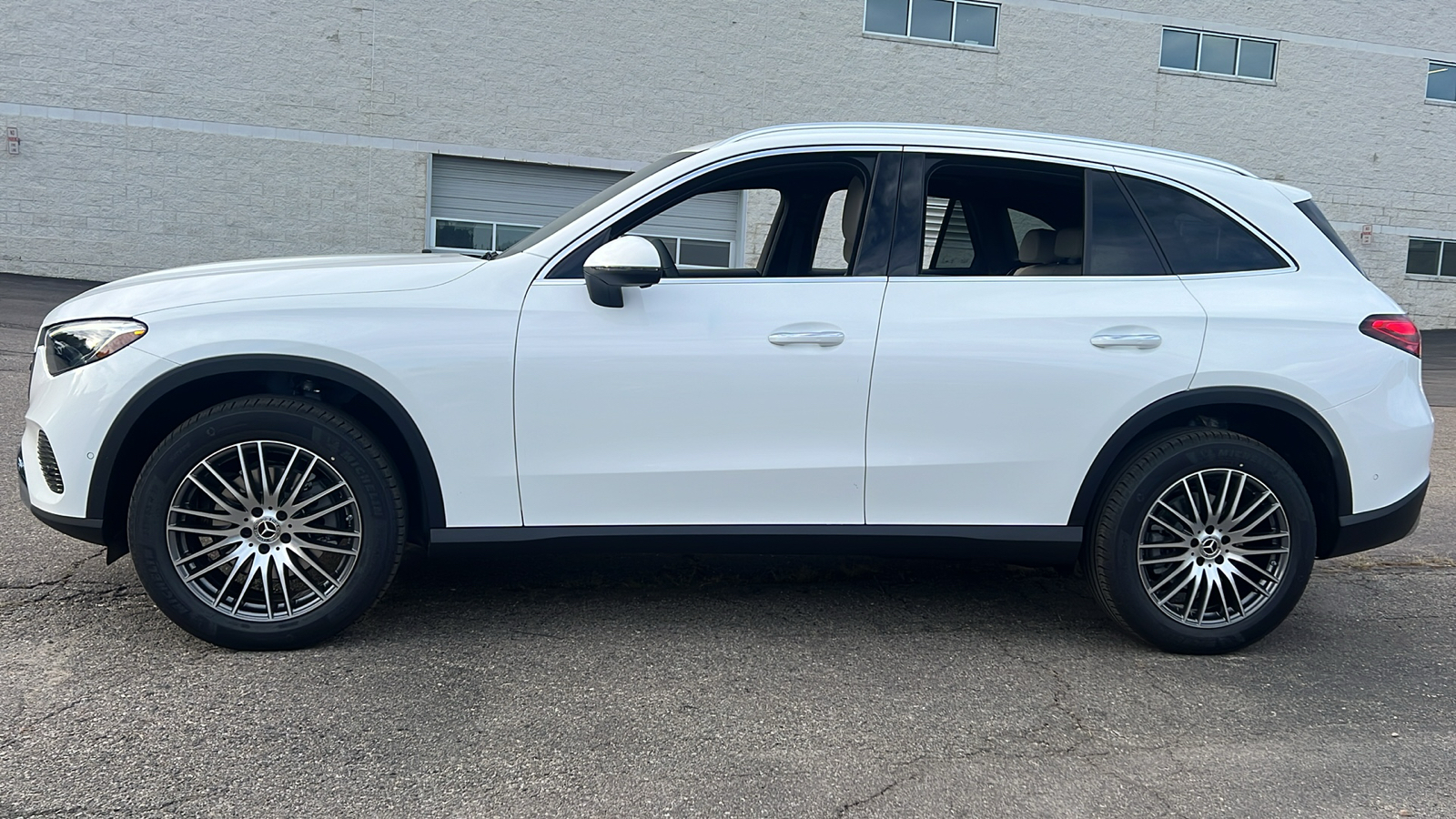 2025 Mercedes-Benz GLC GLC 300 6