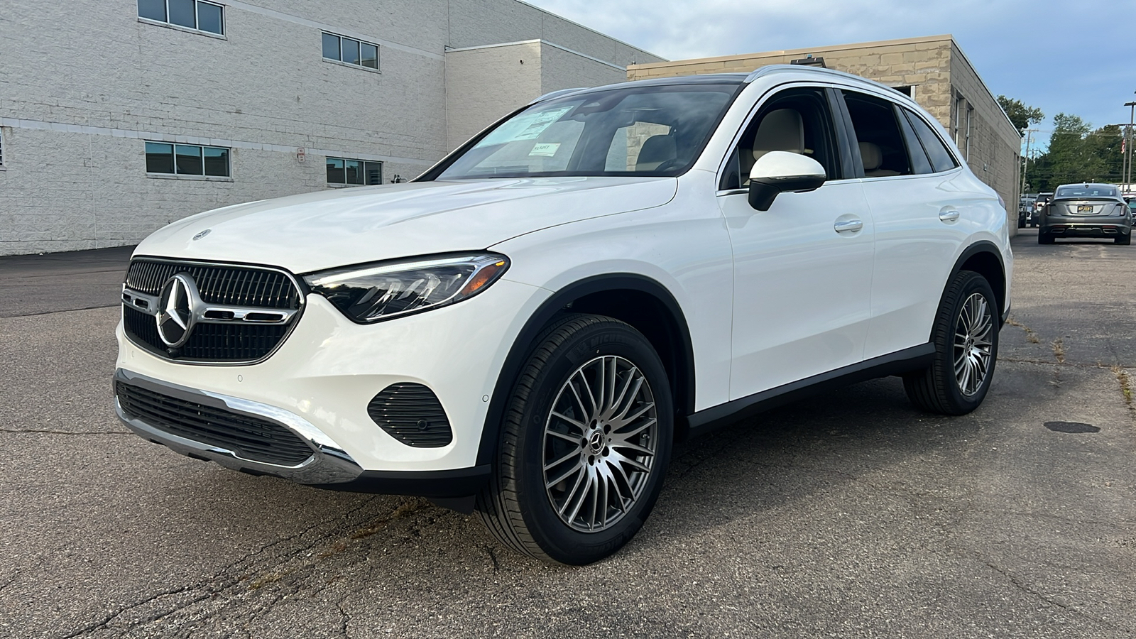 2025 Mercedes-Benz GLC GLC 300 8