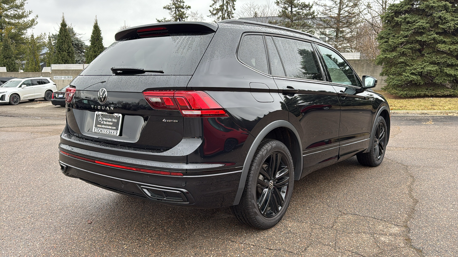 2022 Volkswagen Tiguan 2.0T SE R-Line Black 4