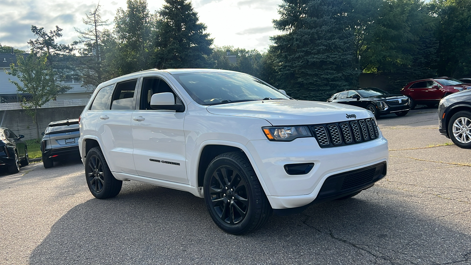 2019 Jeep Grand Cherokee Altitude 2