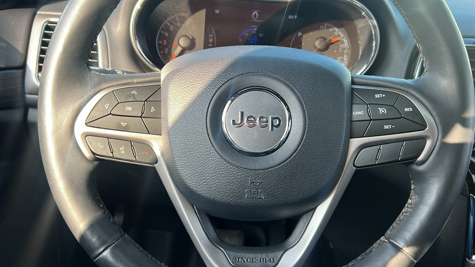 2019 Jeep Grand Cherokee Altitude 19