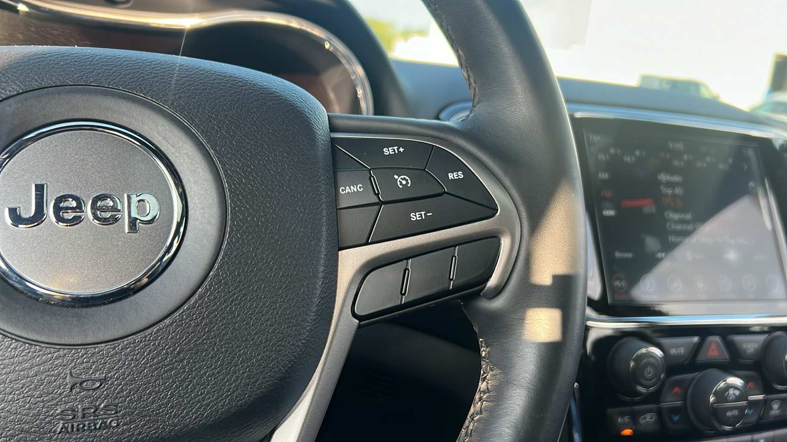 2019 Jeep Grand Cherokee Altitude 21