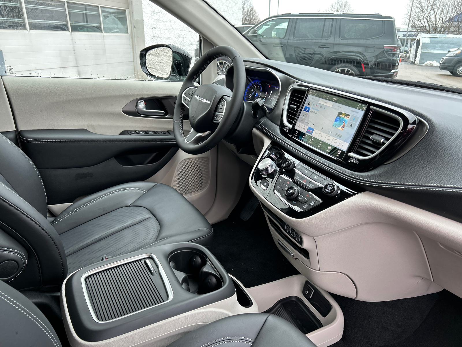 2024 Chrysler Pacifica Touring L 38