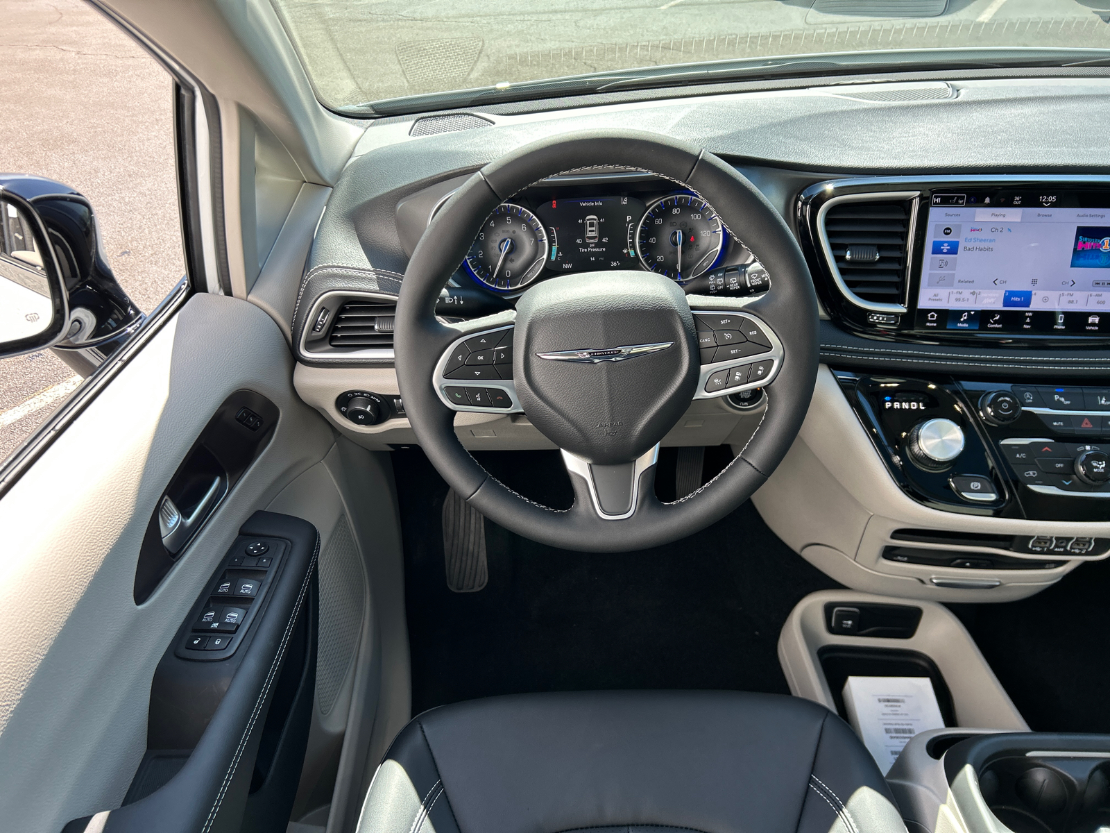 2024 Chrysler Pacifica Touring L 31