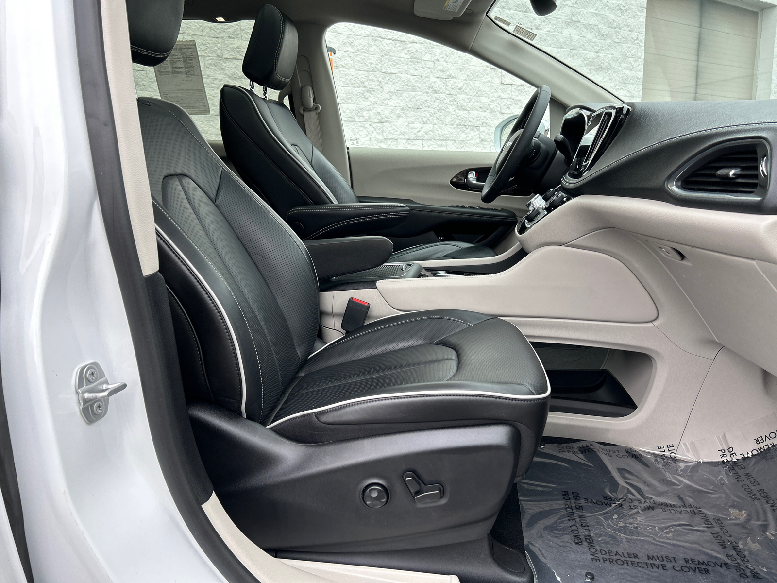 2022 Chrysler Pacifica Hybrid Limited 43