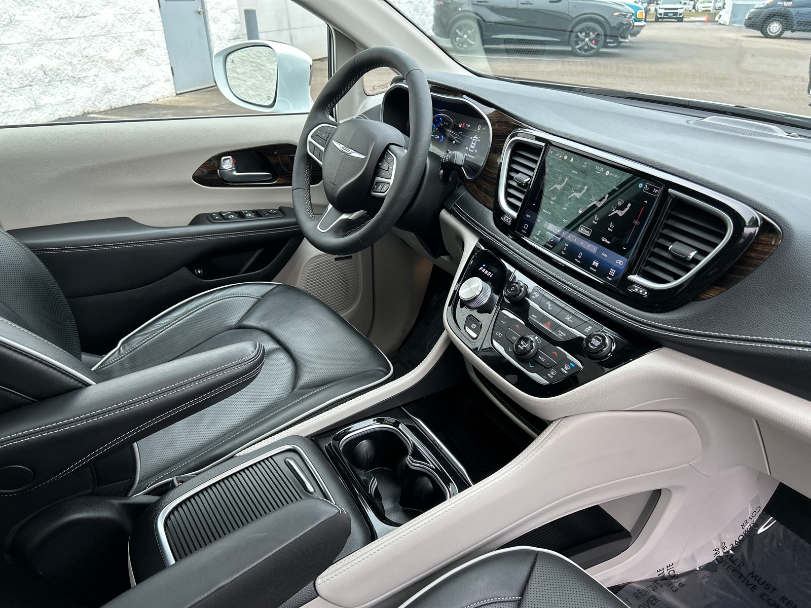2022 Chrysler Pacifica Hybrid Limited 45