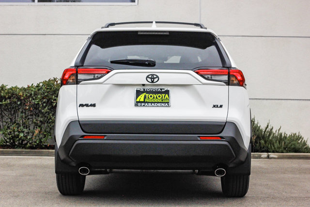 2024 TOYOTA RAV4 XLE 7