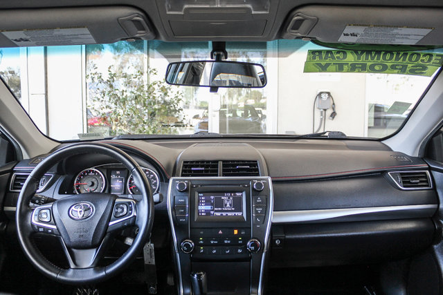 2016 TOYOTA CAMRY SE 12