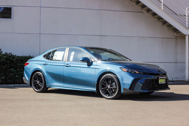 2025 TOYOTA CAMRY HYBRID SE 3