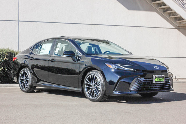 2025 TOYOTA CAMRY HYBRID XLE 3