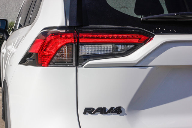 2025 TOYOTA RAV4 XLE 9