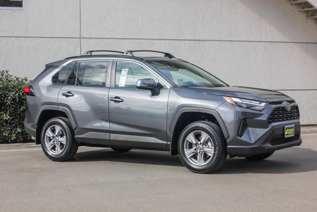 2025 TOYOTA RAV4 XLE 3