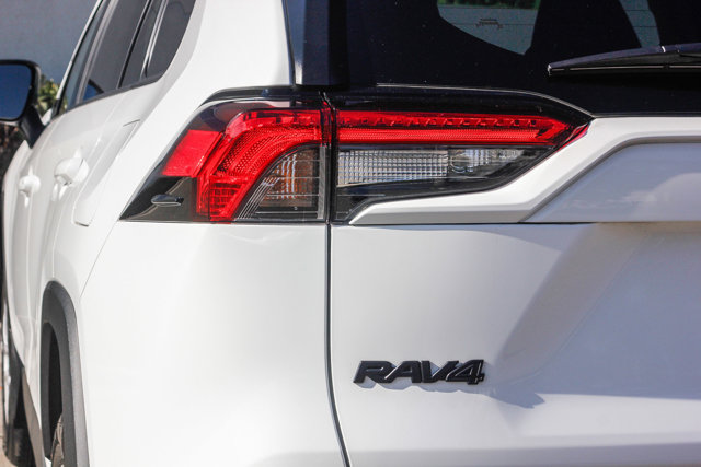 2024 TOYOTA TRUCK RAV4 LE 9