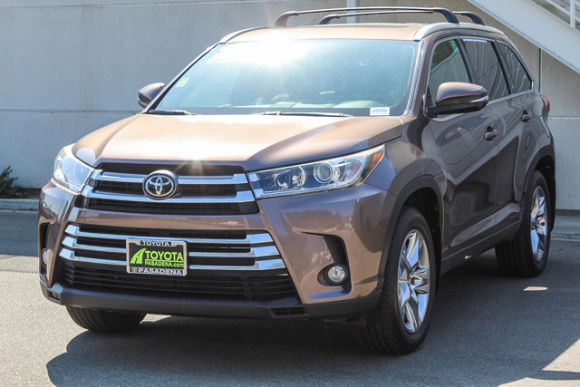 2017 TOYOTA TRUCK HIGHLANDER LIMITED 3