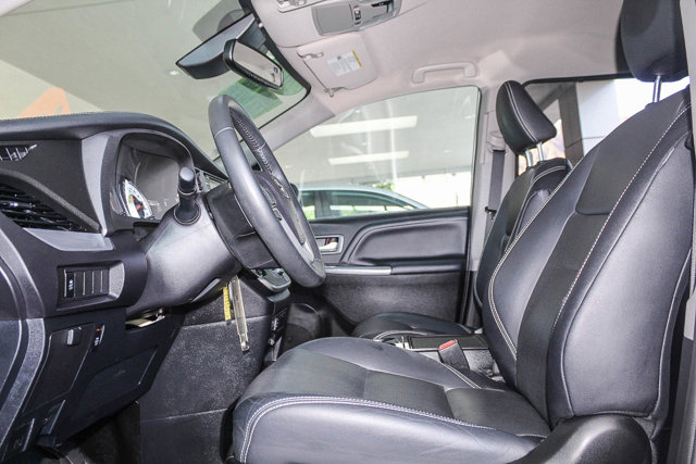 2020 TOYOTA TRUCK SIENNA SE 11