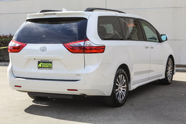 2020 TOYOTA TRUCK SIENNA XLE 6