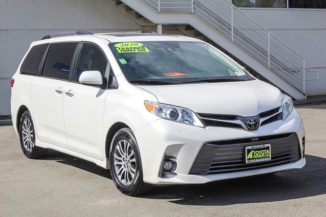 2020 TOYOTA TRUCK SIENNA XLE 10