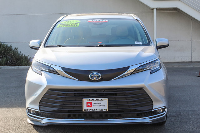 2022 TOYOTA TRUCK SIENNA XLE 2