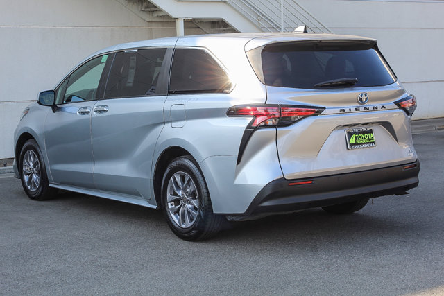 2022 TOYOTA TRUCK SIENNA XLE 5