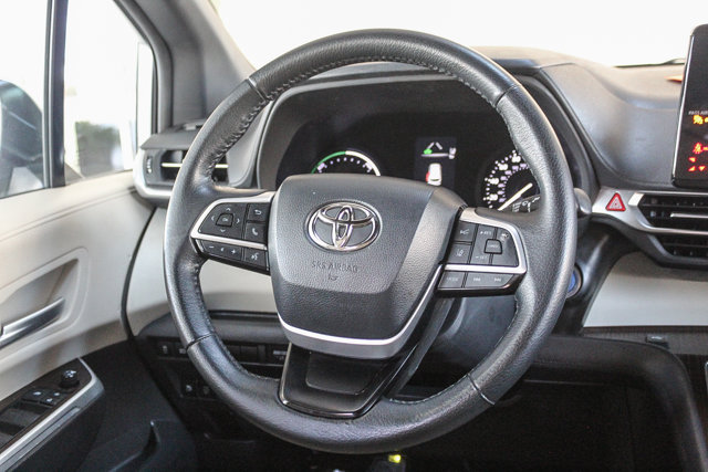 2022 TOYOTA TRUCK SIENNA XLE 14