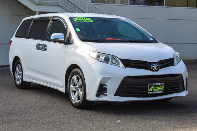 2019 TOYOTA SIENNA L 3