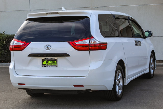 2019 TOYOTA SIENNA L 7