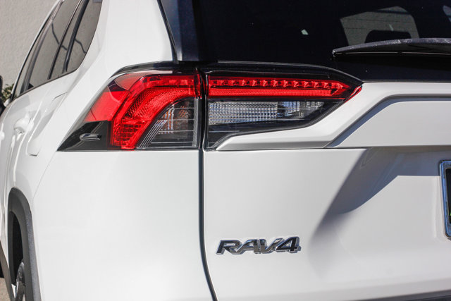 2020 TOYOTA TRUCK RAV4 XLE 9