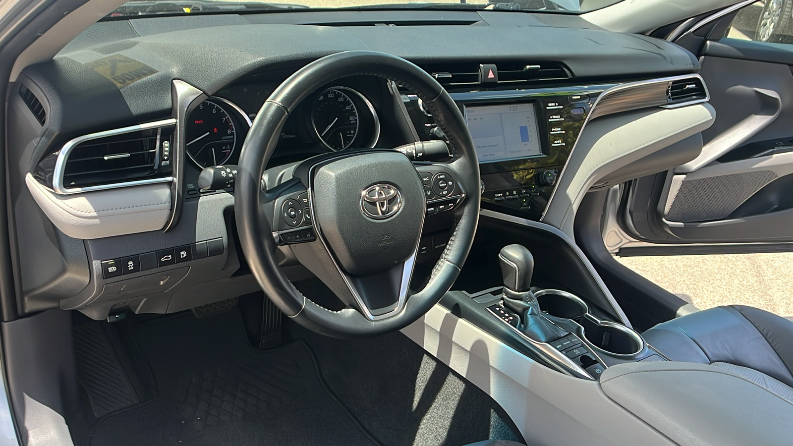 2018 Toyota Camry XLE 16