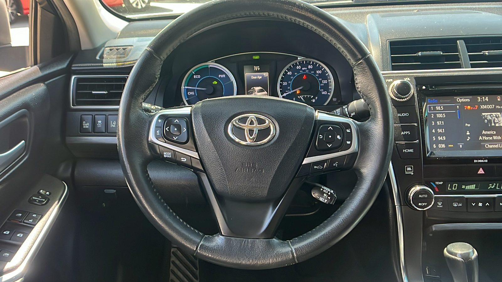 2016 Toyota Camry Hybrid XLE 23