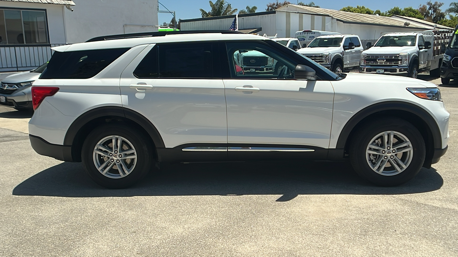 2024 Ford Explorer XLT 2