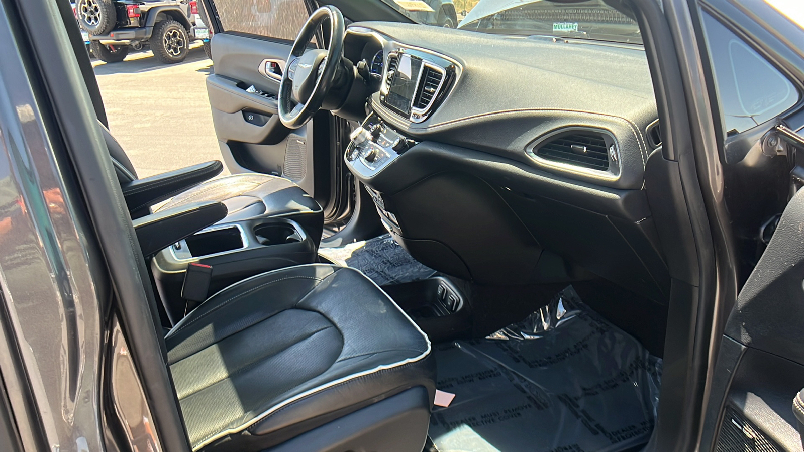 2019 Chrysler Pacifica Hybrid Limited 13
