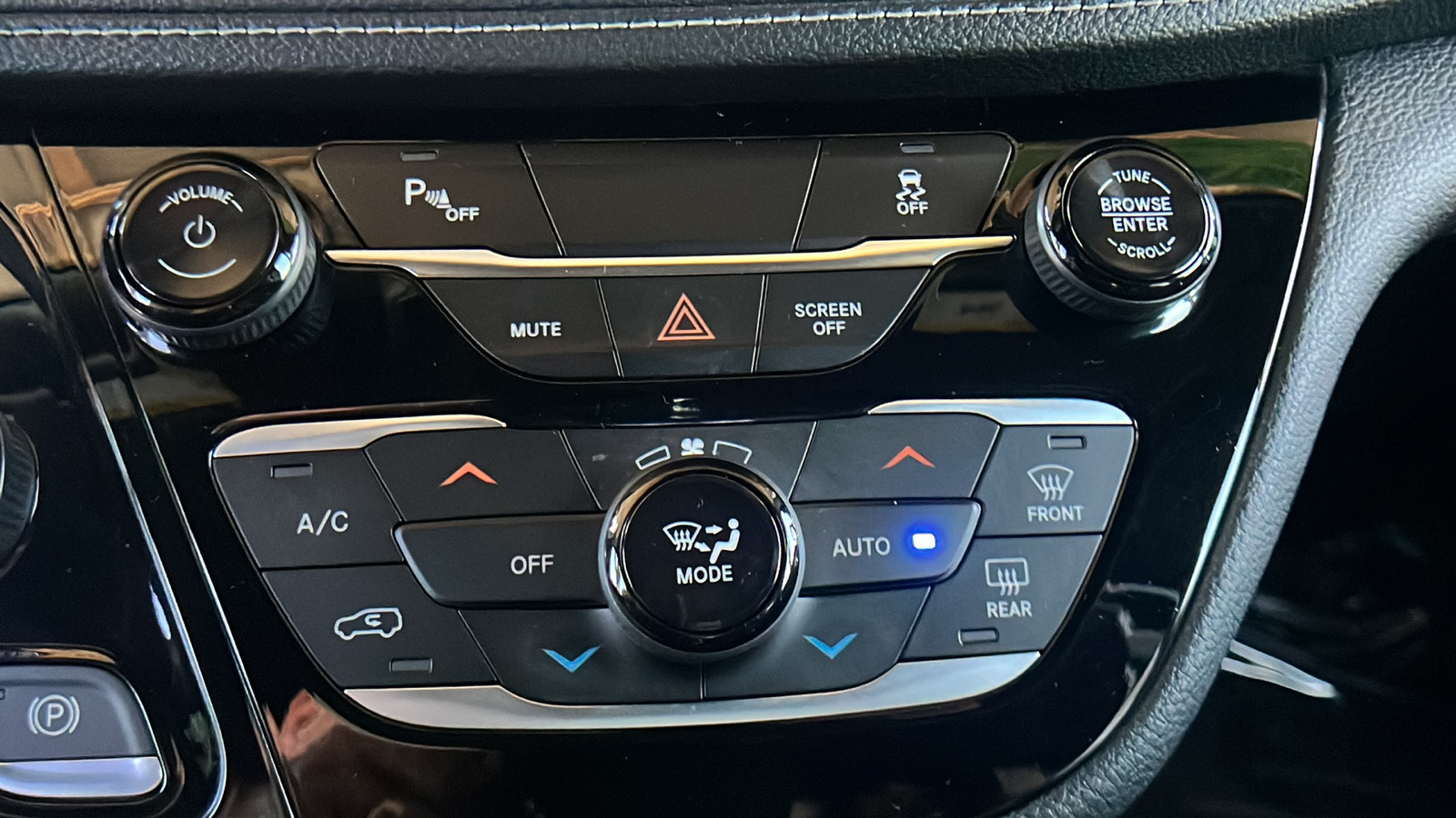2019 Chrysler Pacifica Hybrid Limited 28