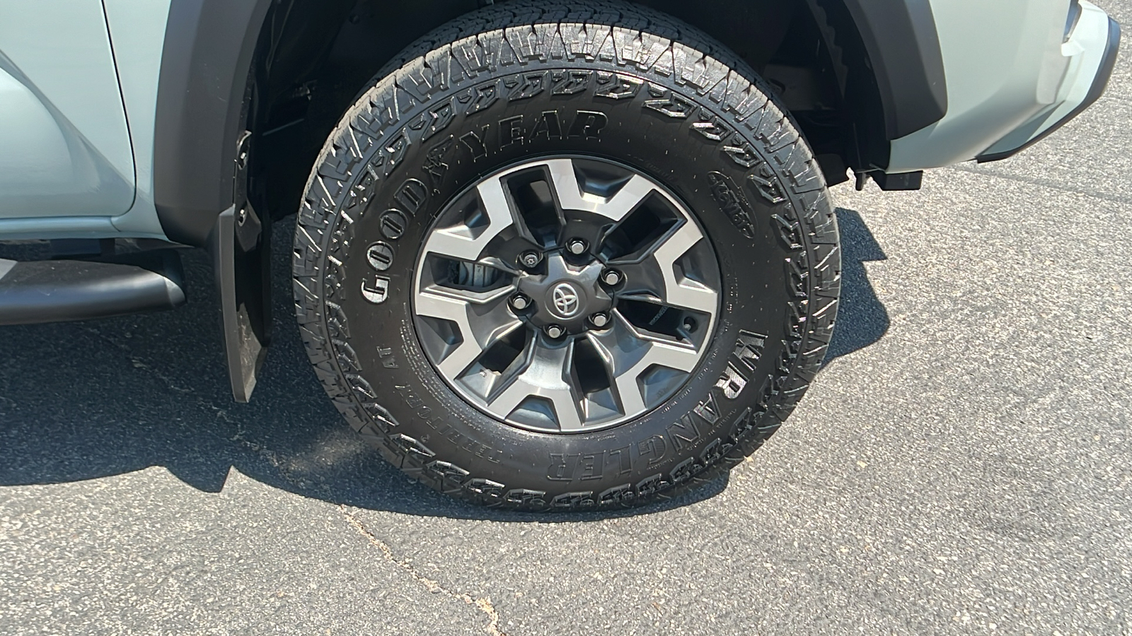 2022 Toyota Tacoma 4WD  9