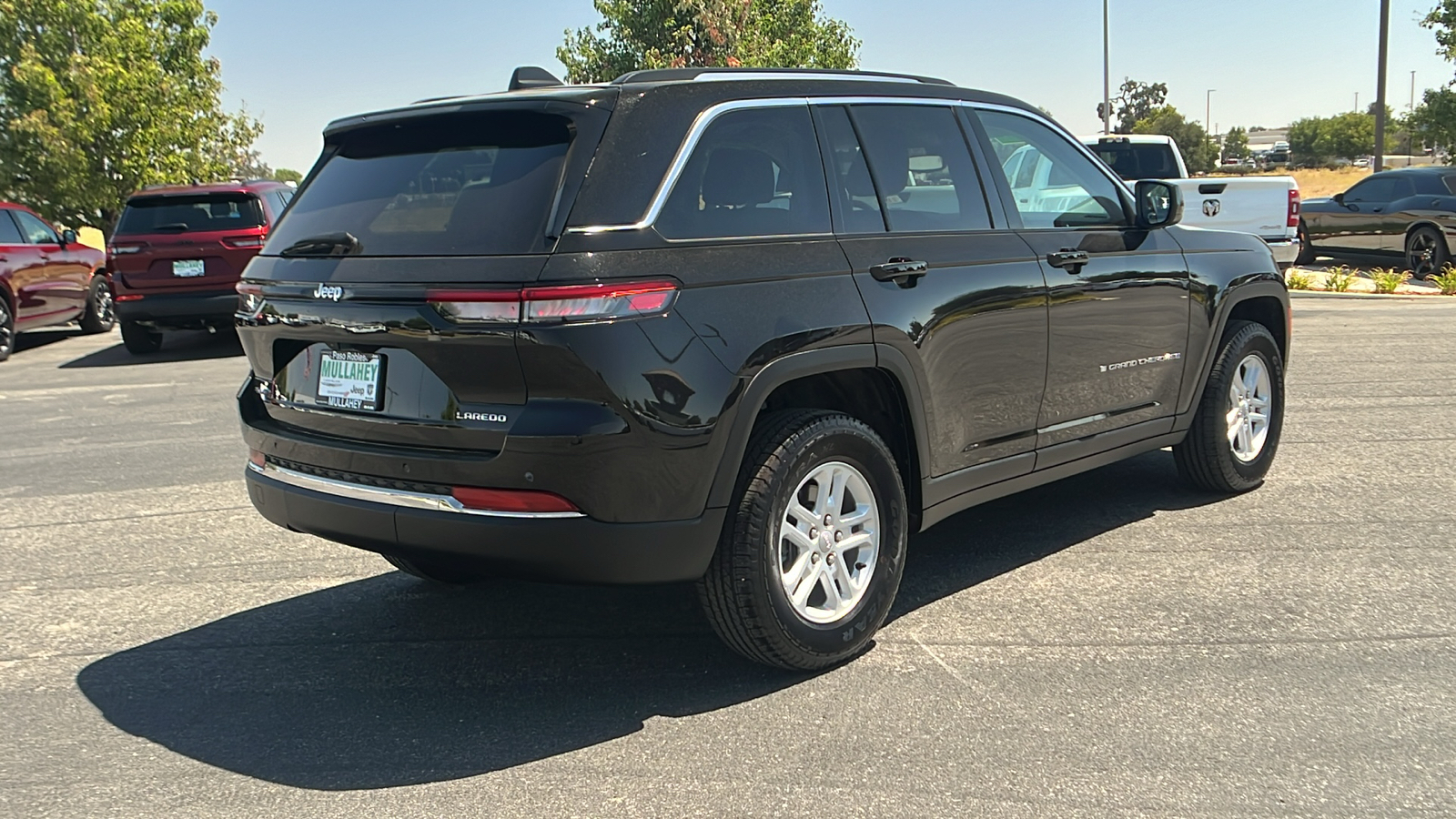 2023 Jeep Grand Cherokee Laredo 3